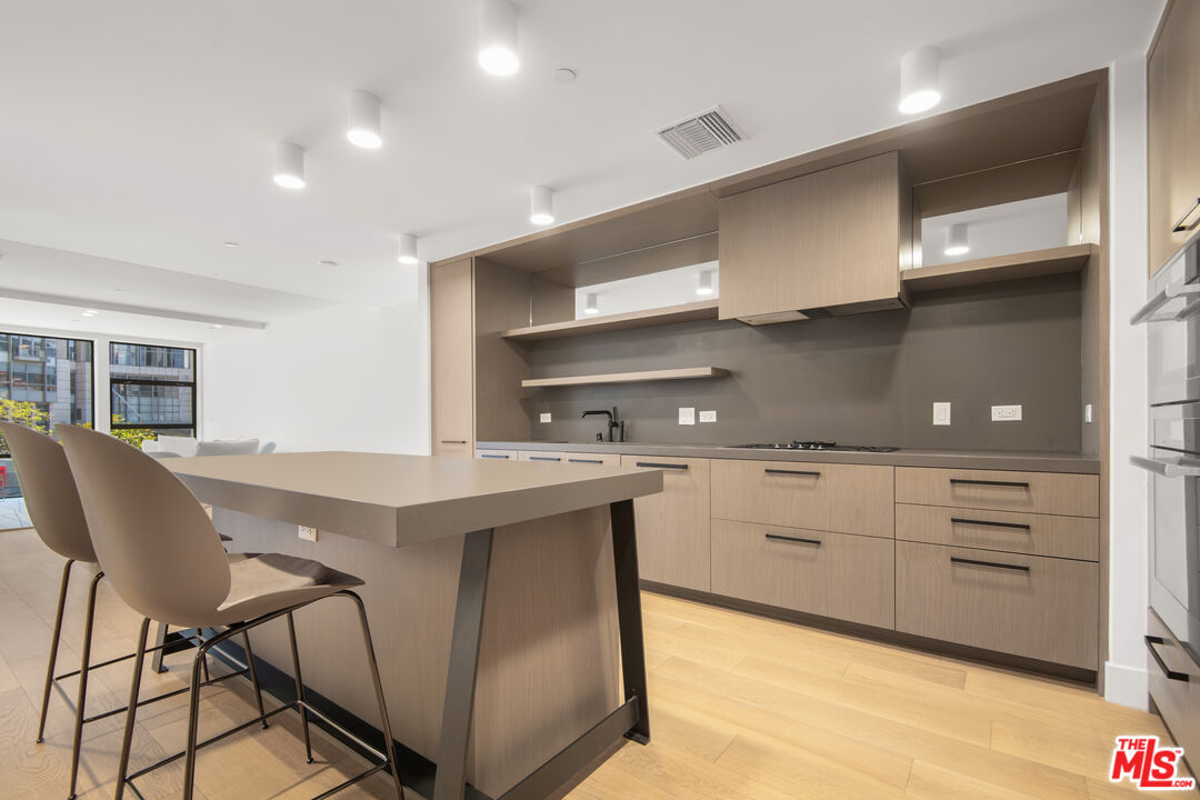 10777 Wilshire Blvd Unit: 206