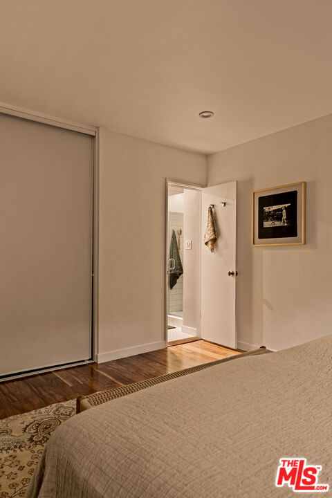 2604 N Beachwood Dr Unit: 2