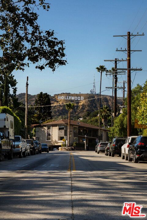 2604 N Beachwood Dr Unit: 2