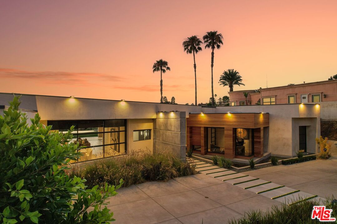 455 Castle Pl