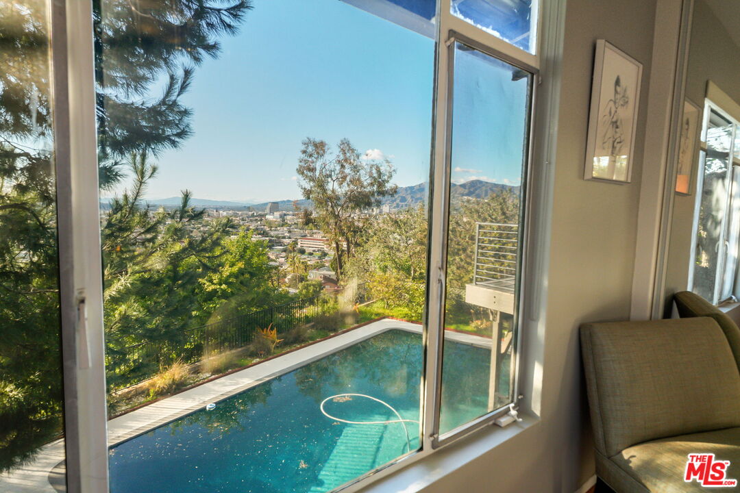 1313 Corona Dr