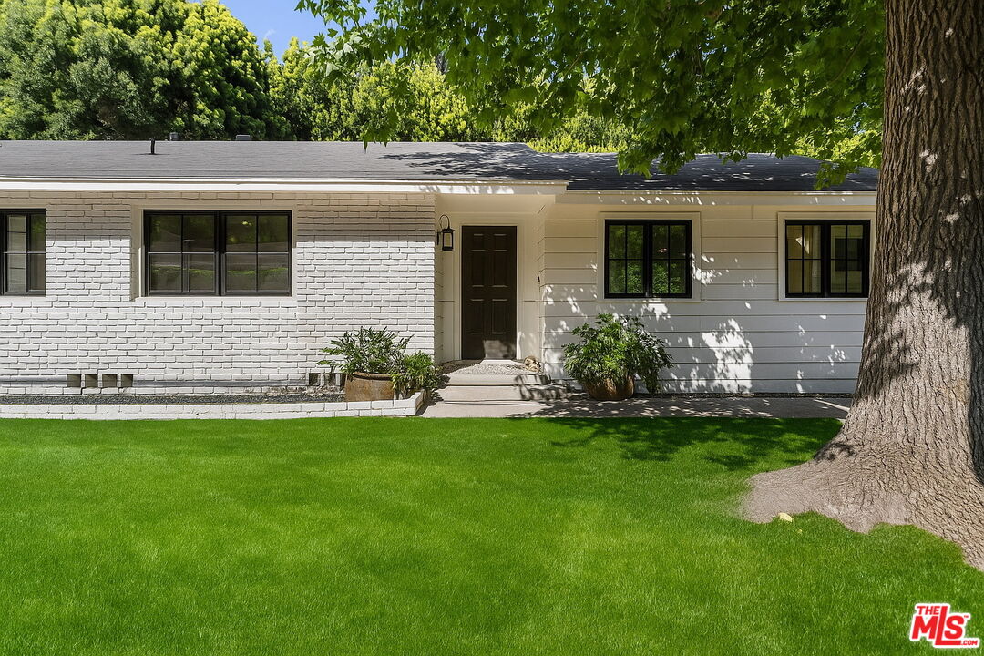 1450 N Bundy Dr