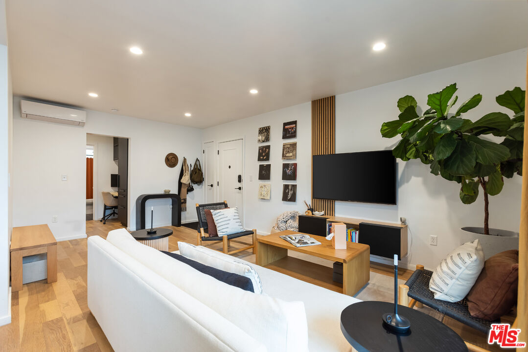 536 N Orlando Ave Unit: 7