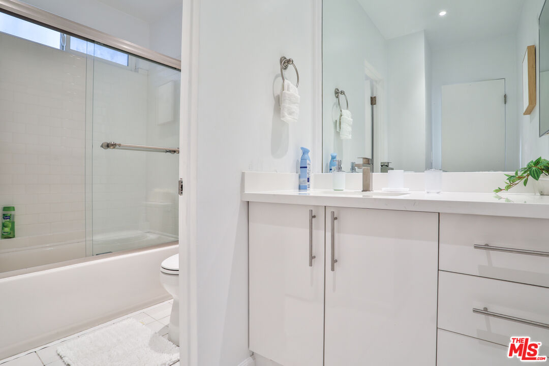 2207 Ocean Front Walk Unit: 4
