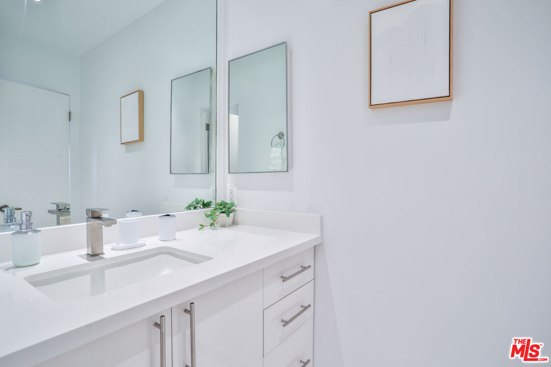 2207 Ocean Front Walk Unit: 4
