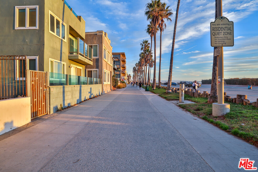 2207 Ocean Front Walk Unit: 4