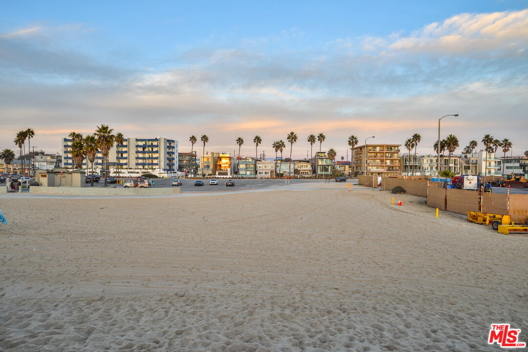 2207 Ocean Front Walk Unit: 4