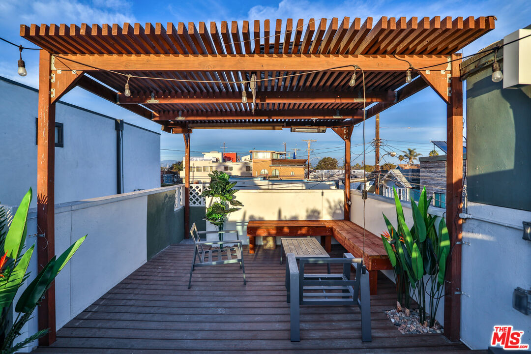2207 Ocean Front Walk Unit: 4