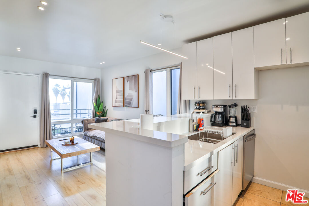 2207 Ocean Front Walk Unit: 4