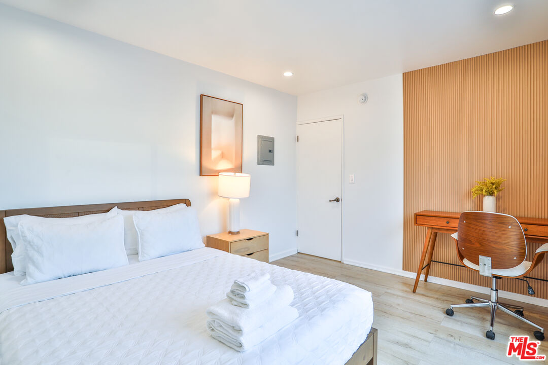2207 Ocean Front Walk Unit: 4