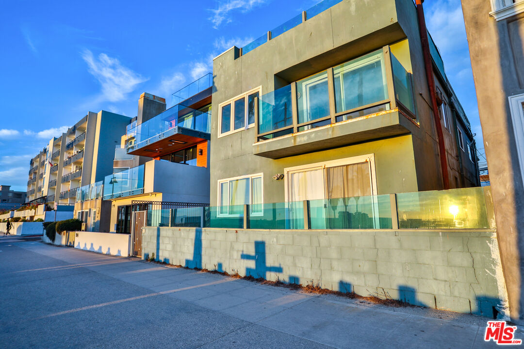 2207 Ocean Front Walk Unit: 4