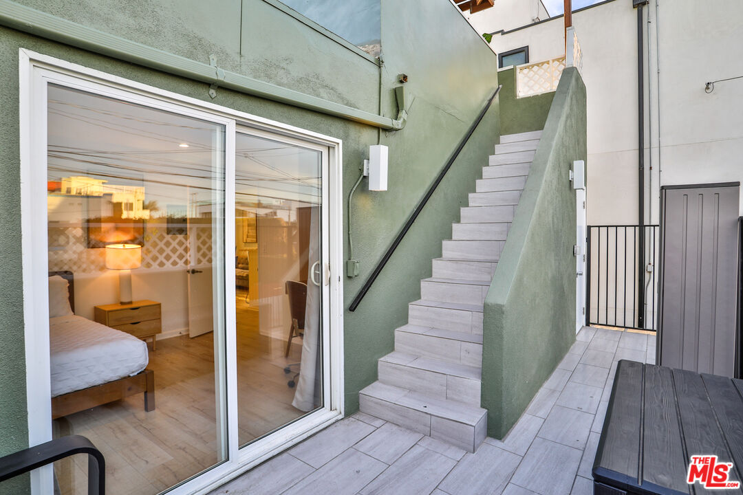 2207 Ocean Front Walk Unit: 4
