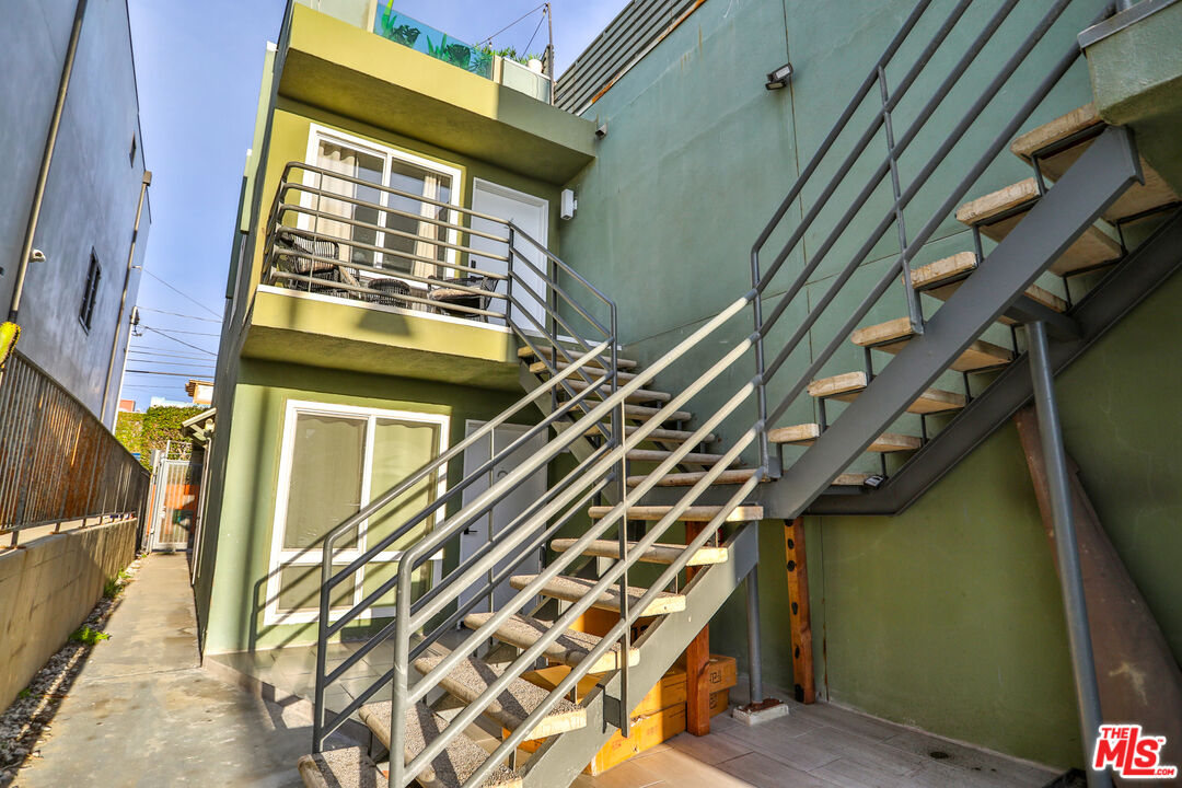2207 Ocean Front Walk Unit: 4