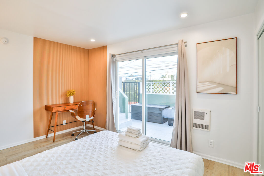 2207 Ocean Front Walk Unit: 4