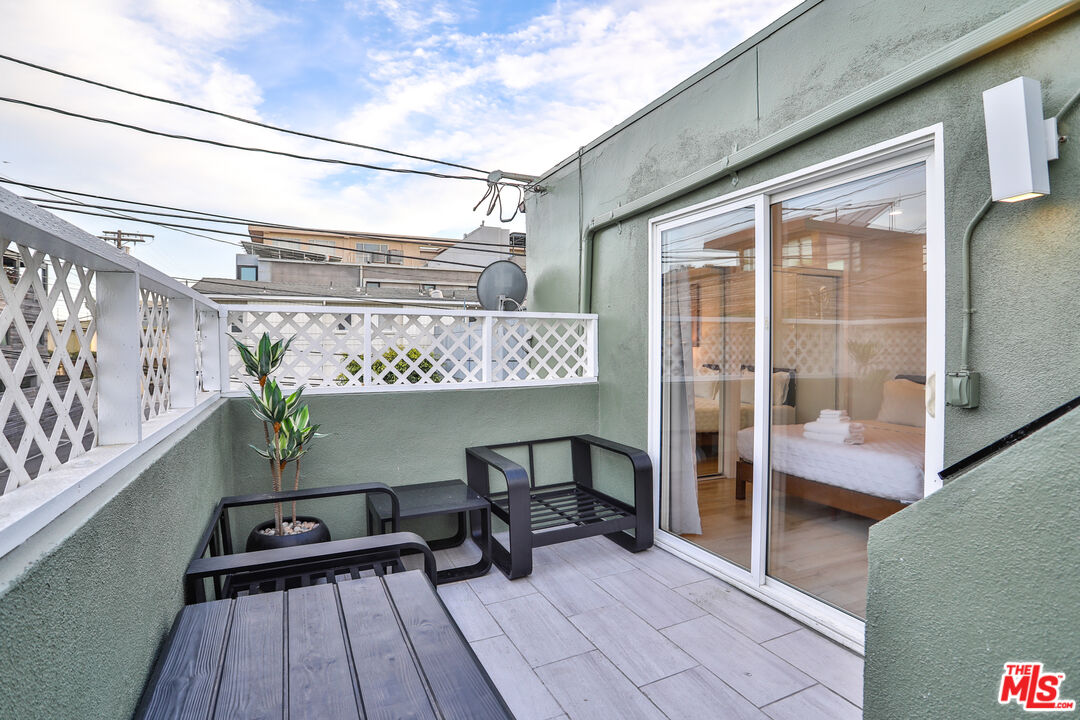 2207 Ocean Front Walk Unit: 4