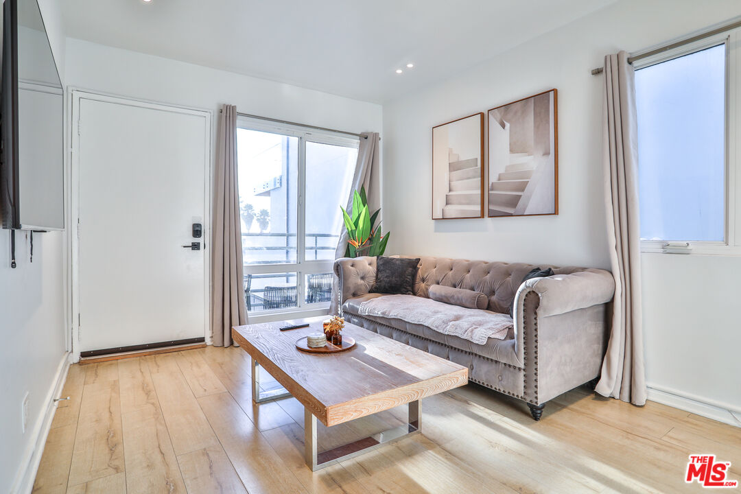 2207 Ocean Front Walk Unit: 4