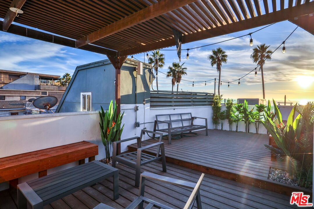 2207 Ocean Front Walk Unit: 4