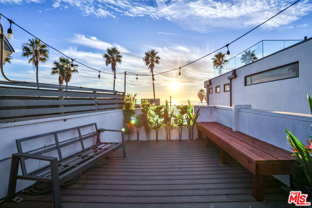 2207 Ocean Front Walk Unit: 4