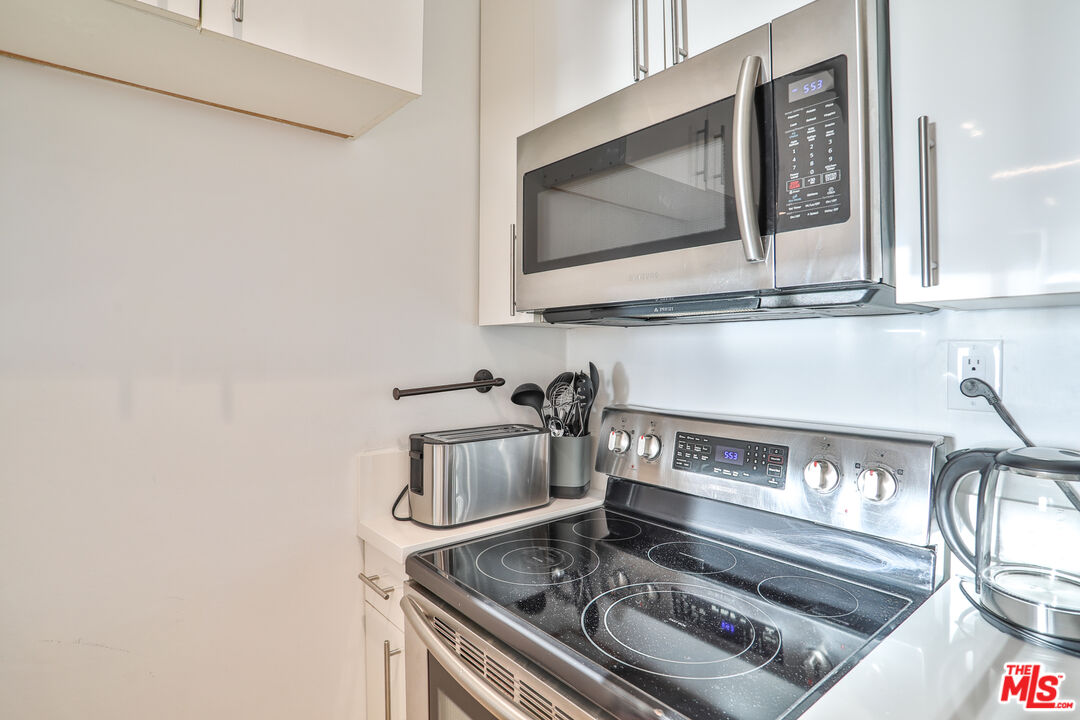 2207 Ocean Front Walk Unit: 4