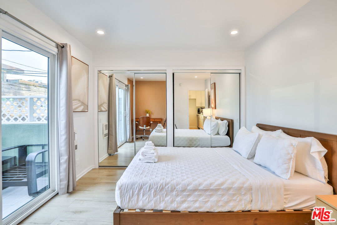 2207 Ocean Front Walk Unit: 4