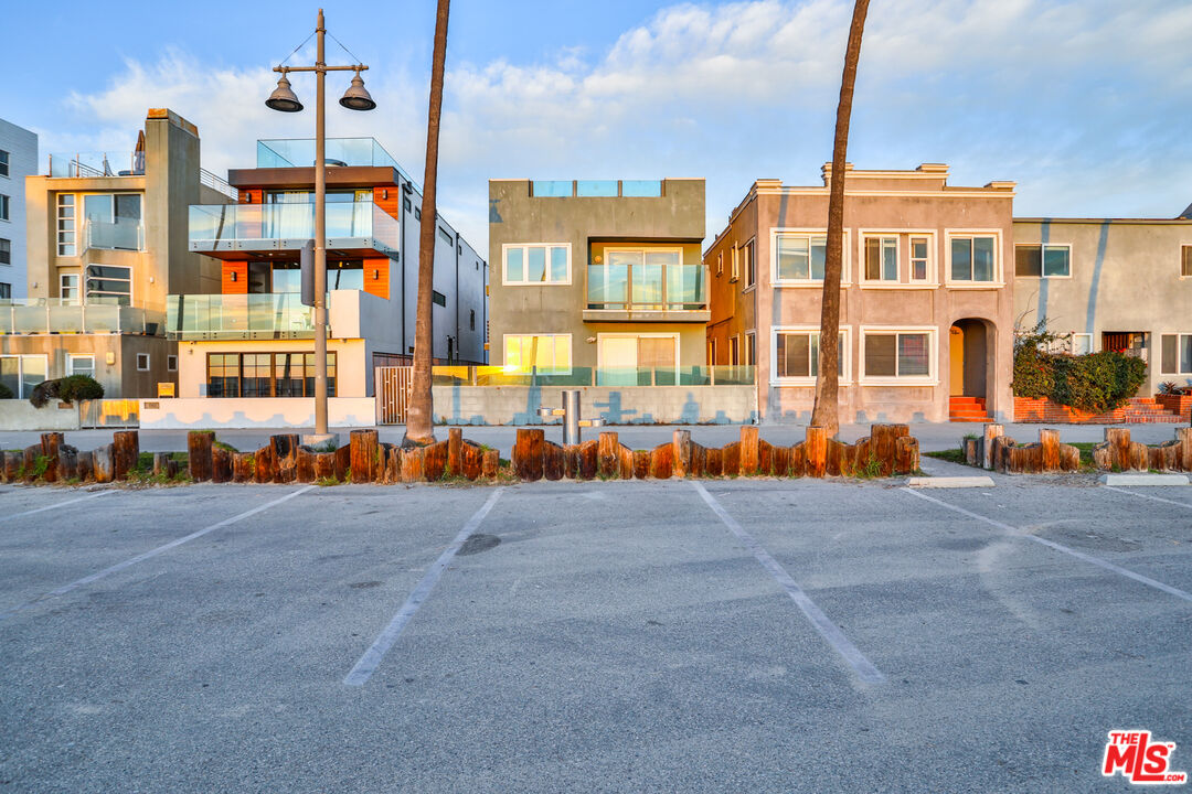 2207 Ocean Front Walk Unit: 4