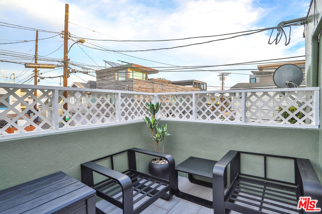 2207 Ocean Front Walk Unit: 4