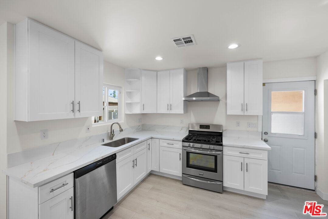 15906 San Fernando Mission Blvd