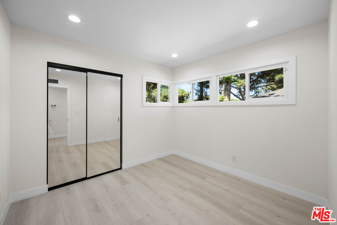 15906 San Fernando Mission Blvd