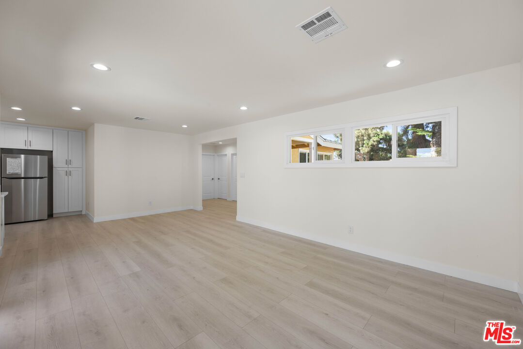 15906 San Fernando Mission Blvd