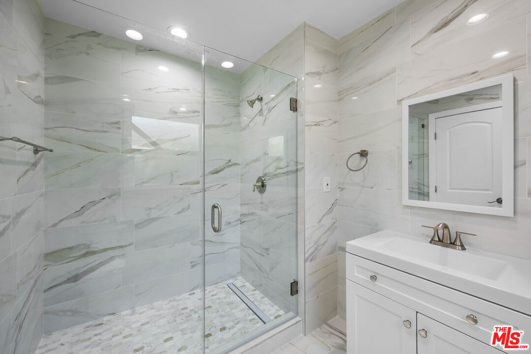 15906 San Fernando Mission Blvd