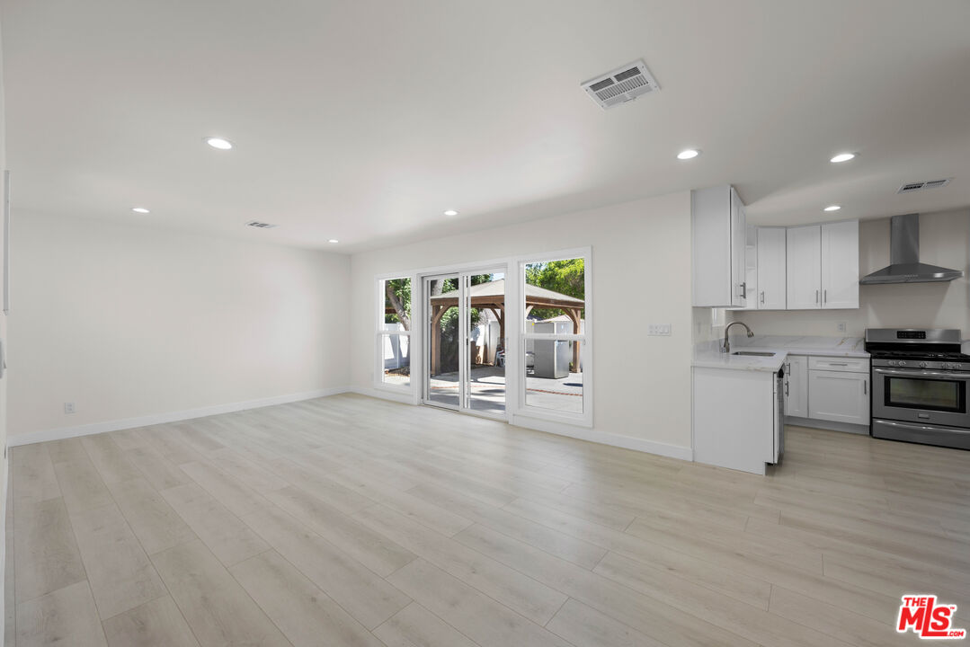 15906 San Fernando Mission Blvd