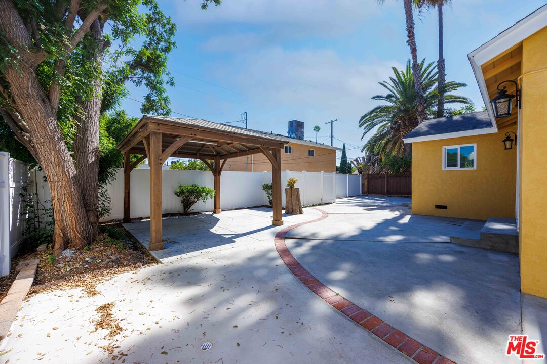 15906 San Fernando Mission Blvd