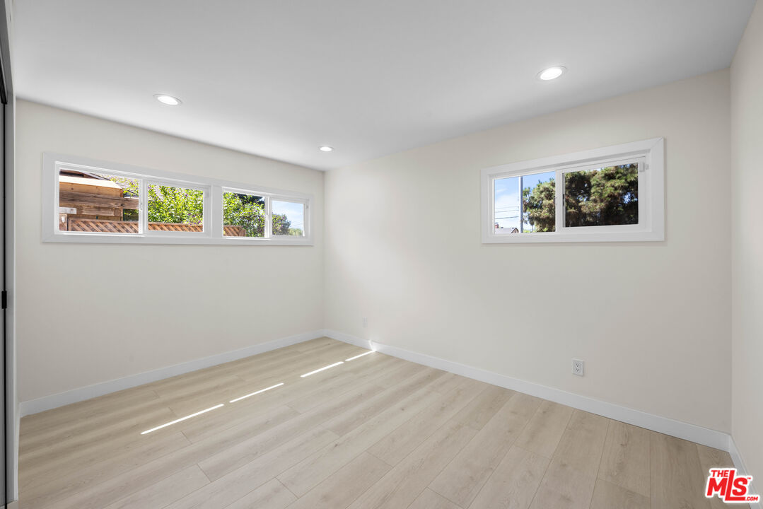 15906 San Fernando Mission Blvd