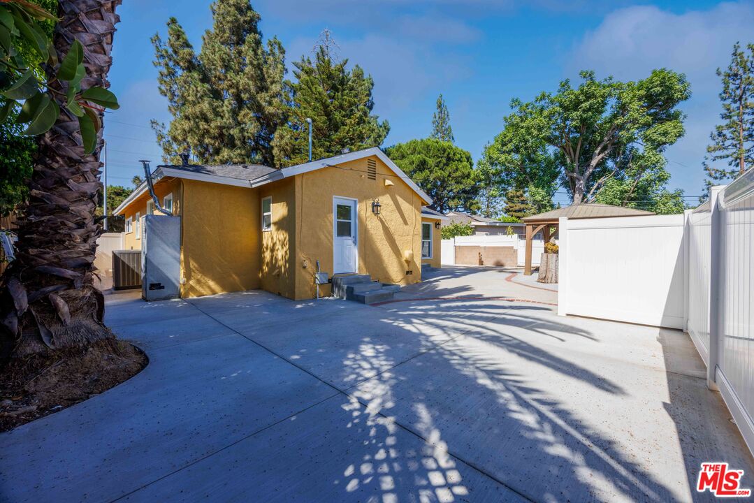 15906 San Fernando Mission Blvd