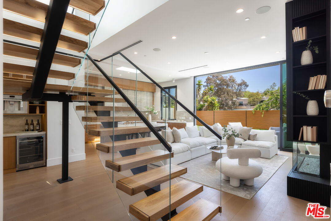 4458 Jasmine Ave