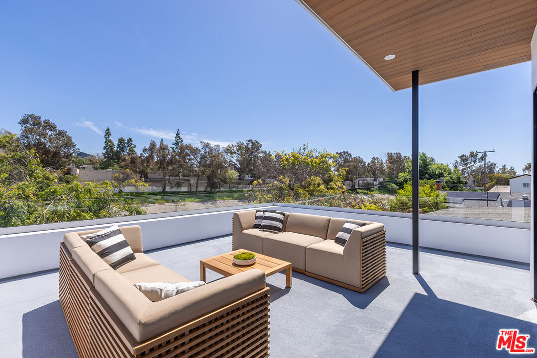 4458 Jasmine Ave