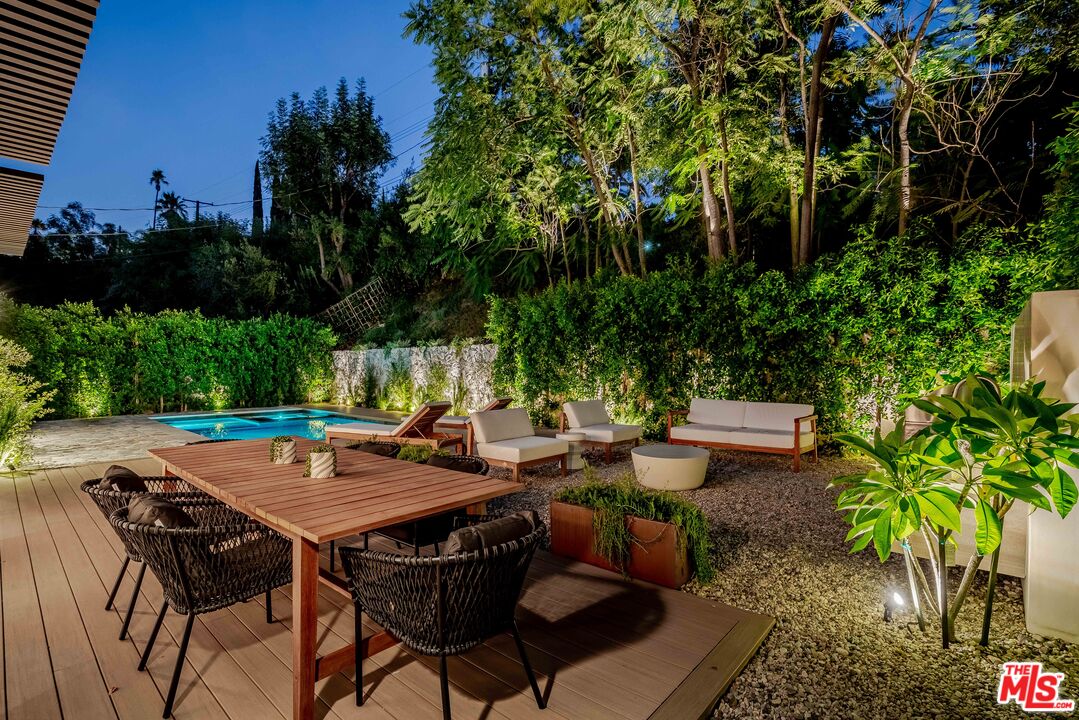 23426 Erwin St