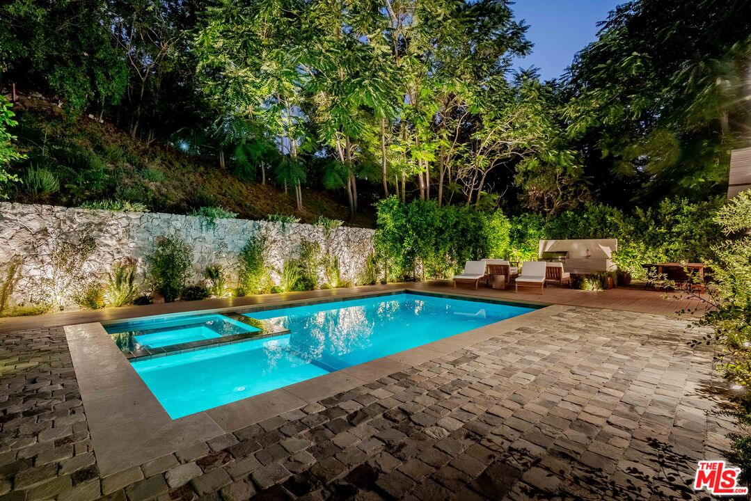 23426 Erwin St