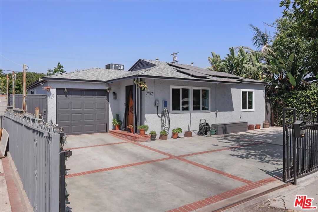 7427 Cleon Ave