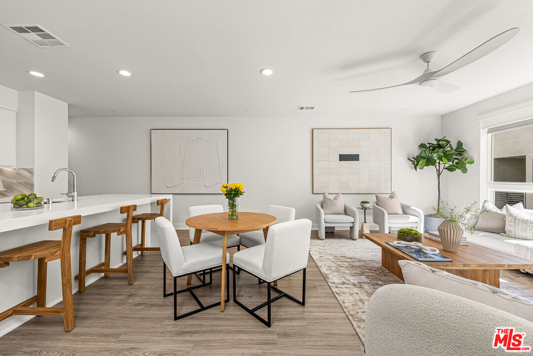 2111 N Cahuenga Blvd Unit: 14