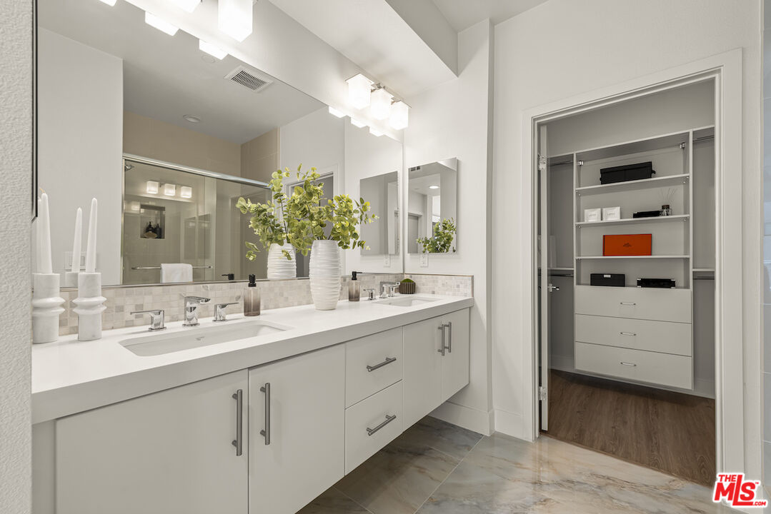 2111 N Cahuenga Blvd Unit: 14