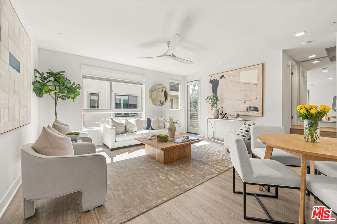 2111 N Cahuenga Blvd Unit: 14