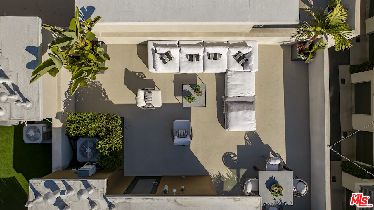 2111 N Cahuenga Blvd Unit: 14