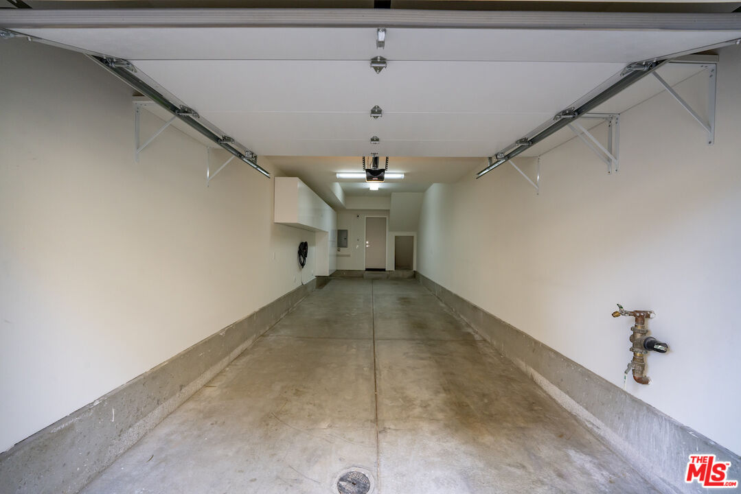 2111 N Cahuenga Blvd Unit: 14