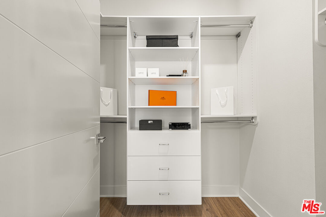 2111 N Cahuenga Blvd Unit: 14