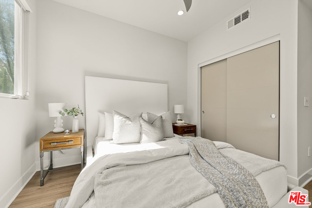 2111 N Cahuenga Blvd Unit: 14