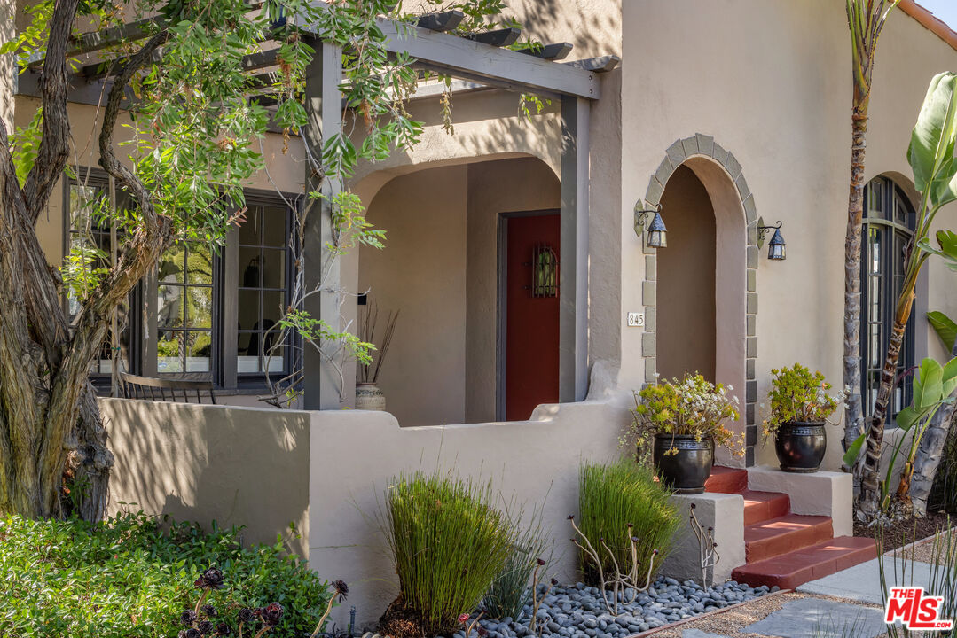 845 S Cloverdale Ave