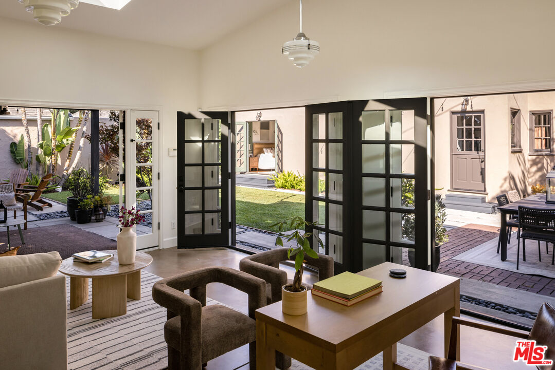 845 S Cloverdale Ave