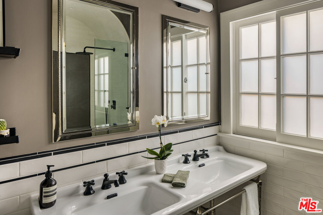 845 S Cloverdale Ave