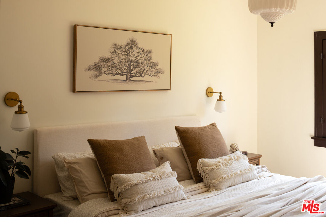 845 S Cloverdale Ave